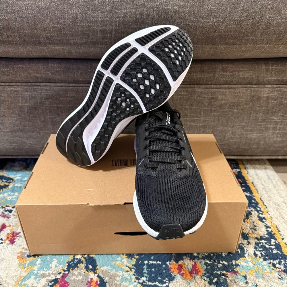 Size 9 - Nike Women’s Air Zoom Pegasus 40 “Black White”